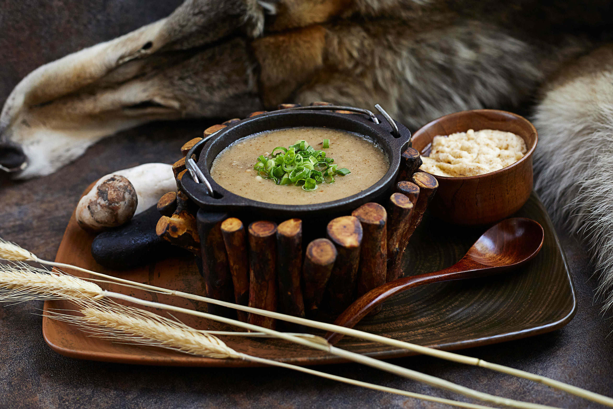 Ячменный суп с бараниной и раскаленным камнем